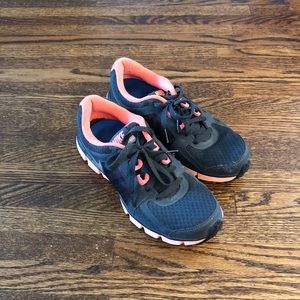 Nike dual fusion sneakers. Size 8.5